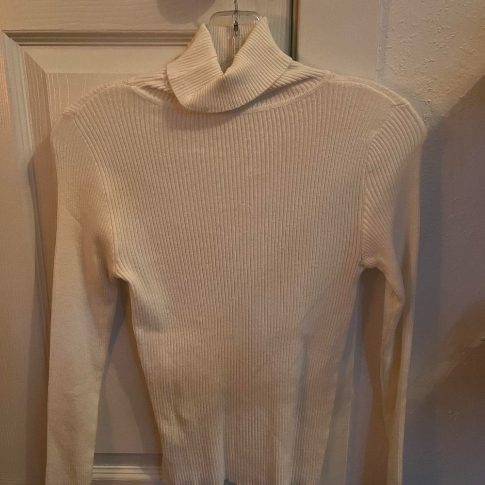 White turtleneck long sleeve!!